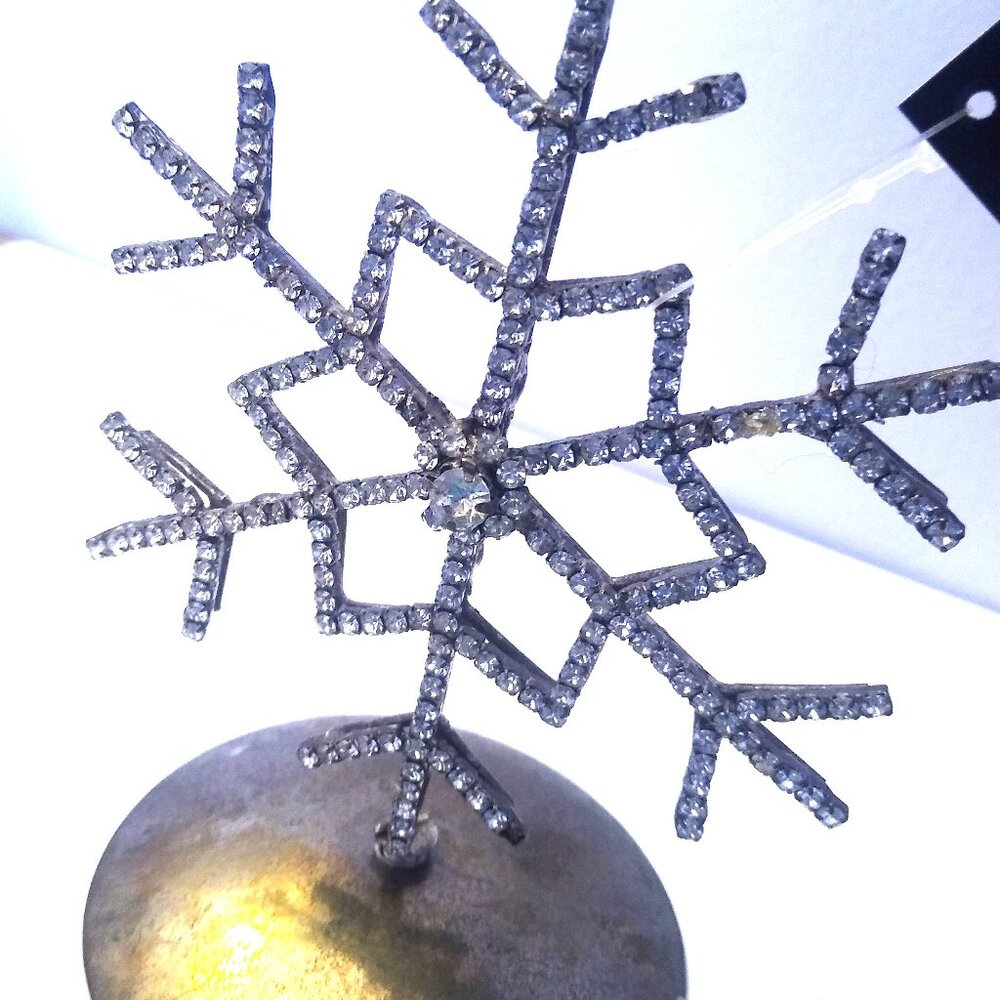 Snowflake-Themed Card holder, Metallic